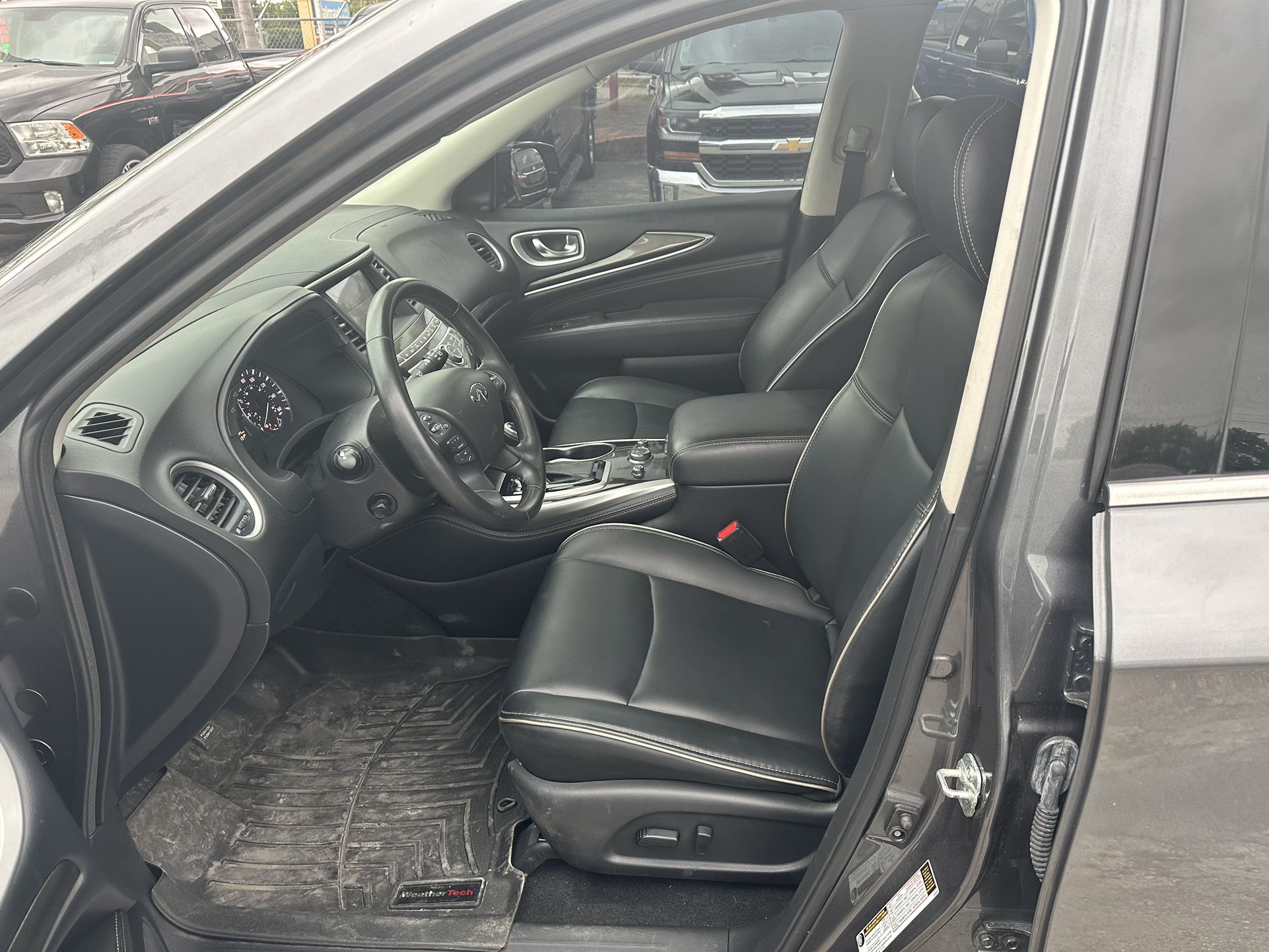 used Infiniti QX60 2019 - interior view 2